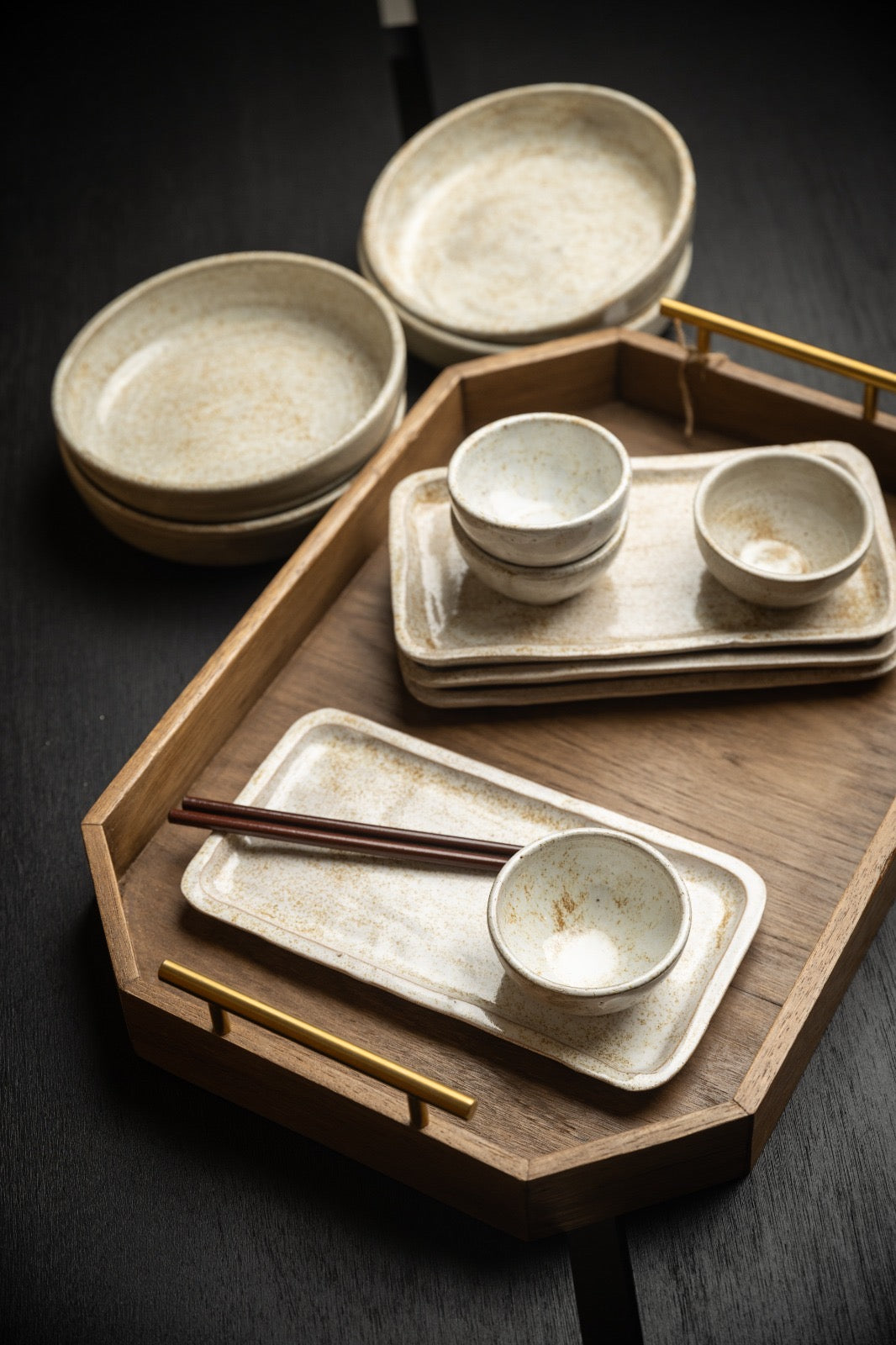 NATURAL SOLID WOODEN TRAY WITH HEXAGONAL PROFILE