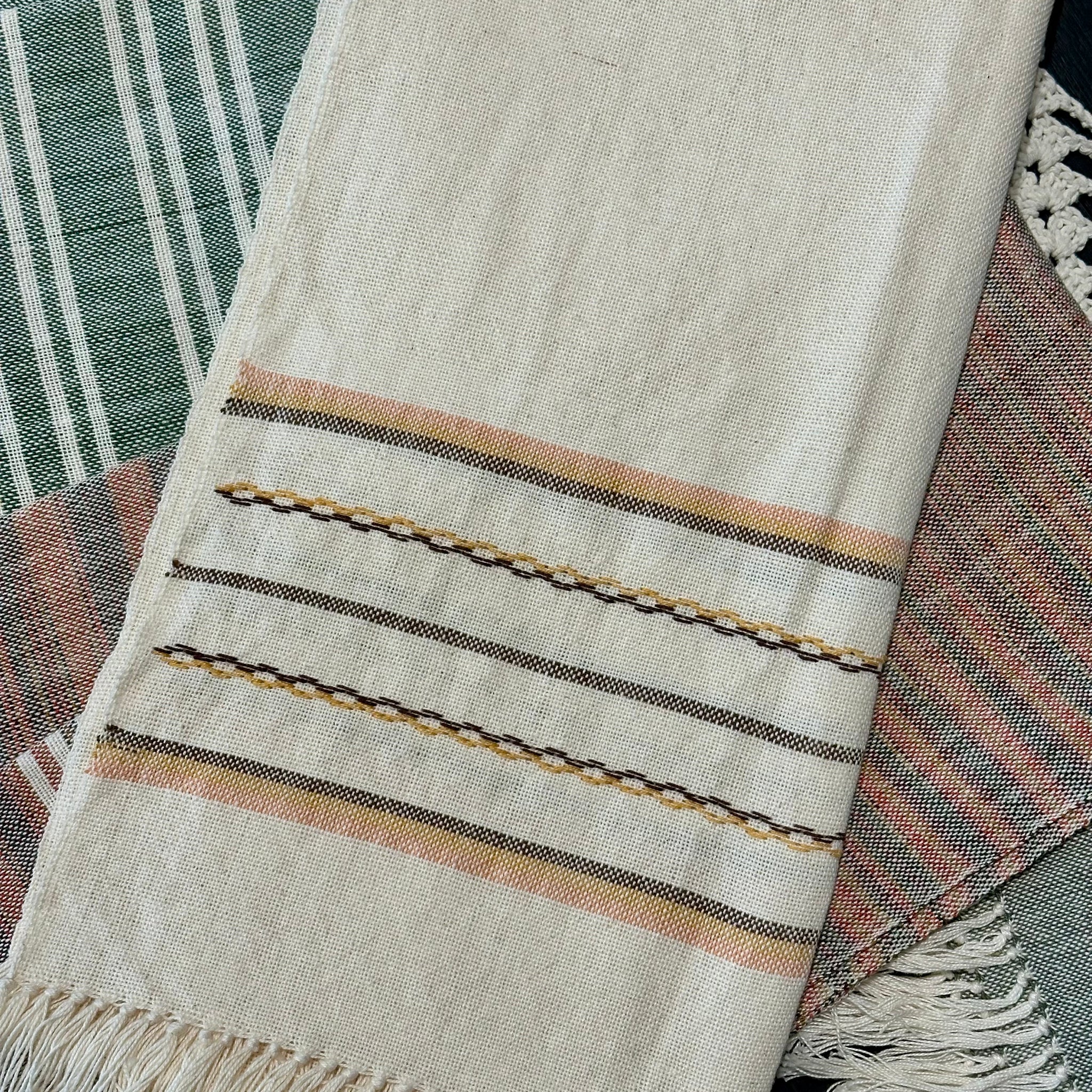 TEJIDO AUTÉNTICO AO PO'I TELAR BORDADO - CAMINITO