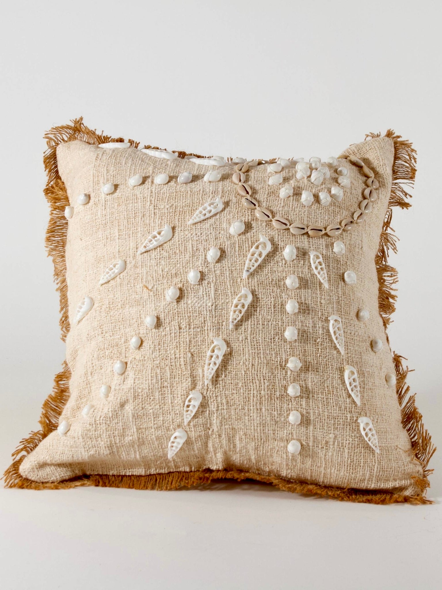 ALMOHADON LINO Y CARACOLES BORA BORA IV - 45 x 45