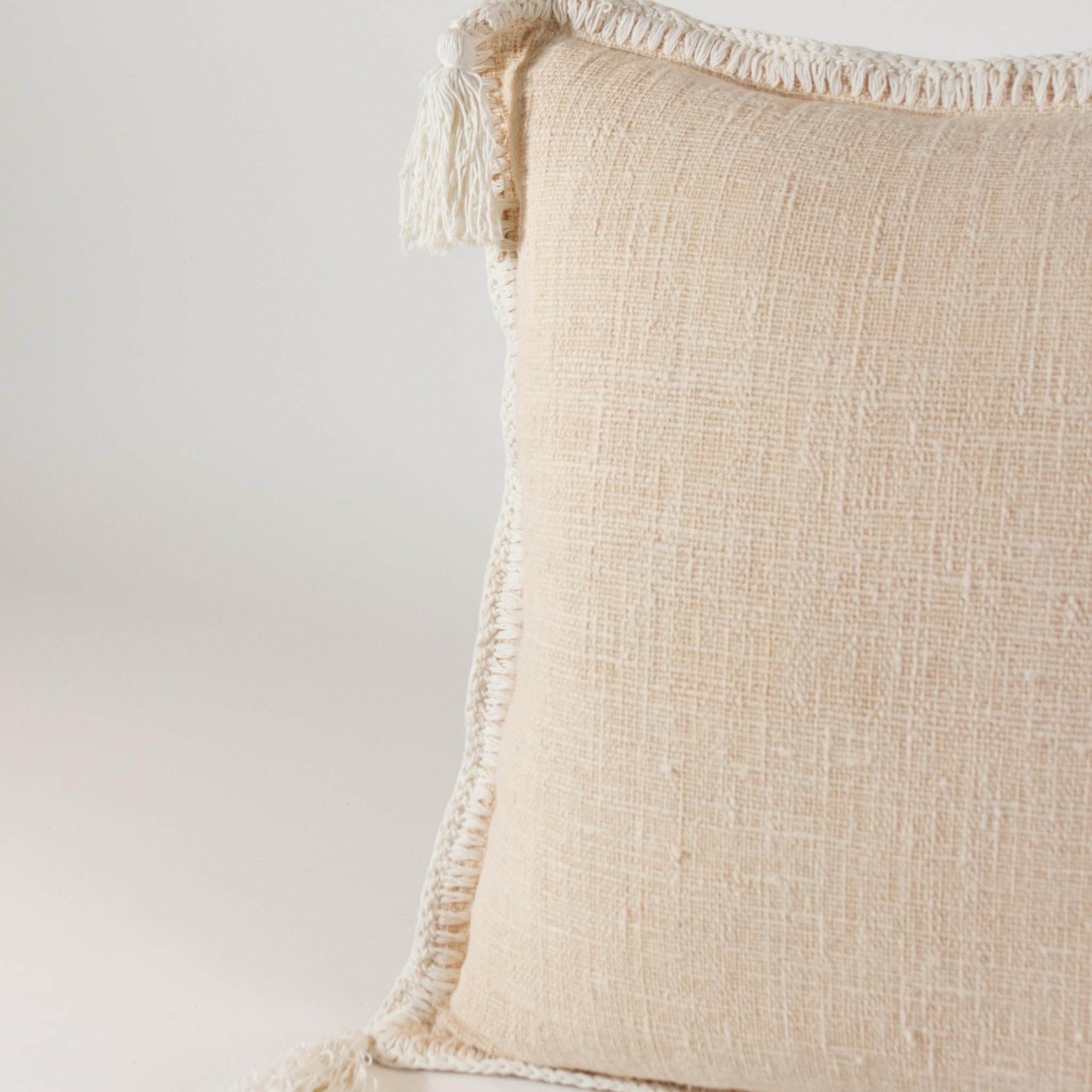 ALMOHADON OFF WHITE FLECOS - 50 x 50