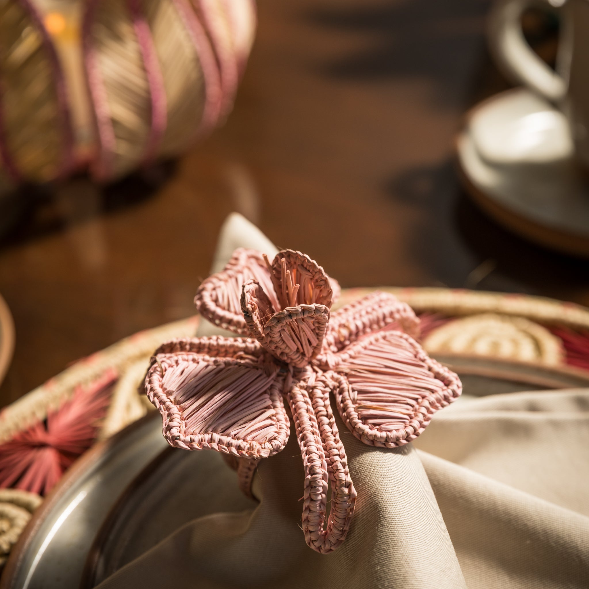 DECO PIECE - WAVE BOOK HOLDER