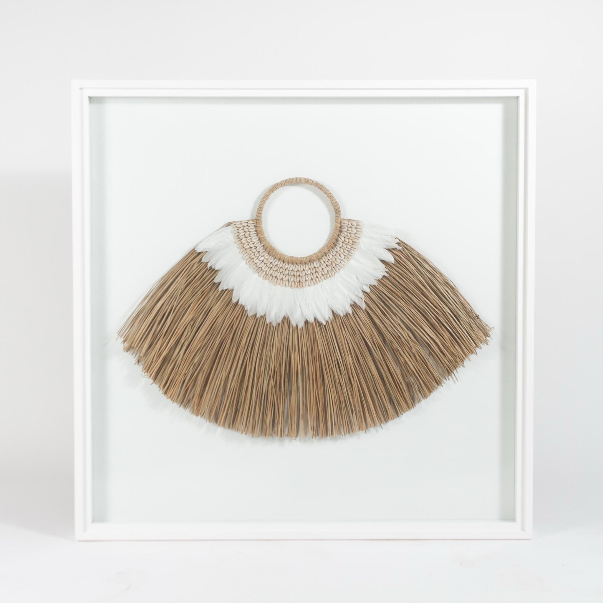 CUADRO DE COLLAR ARTESANAL RAFIA G - ENMARCADO BLANCO