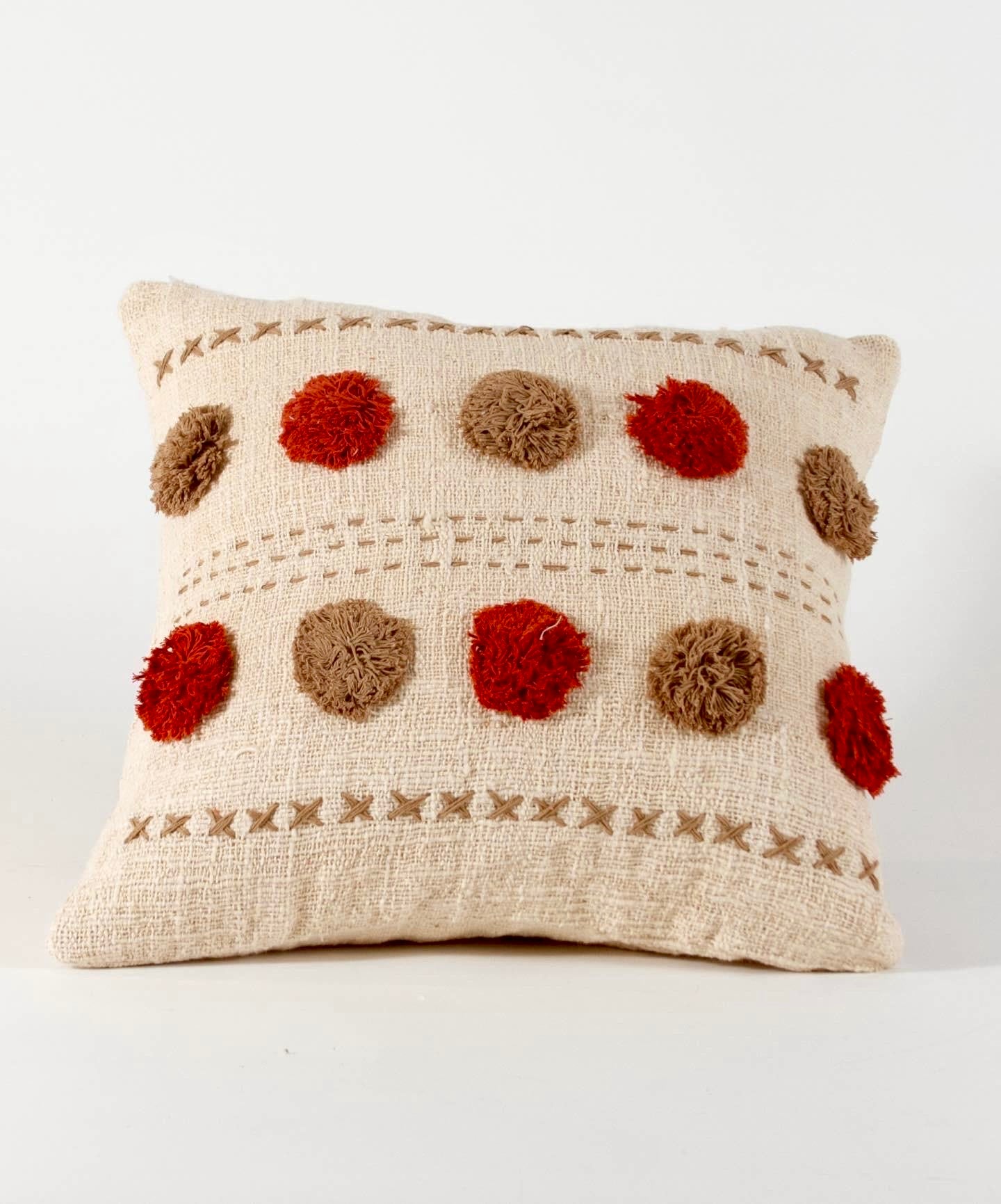 ALMOHADON POMPONES HATHAI - 45 x 45