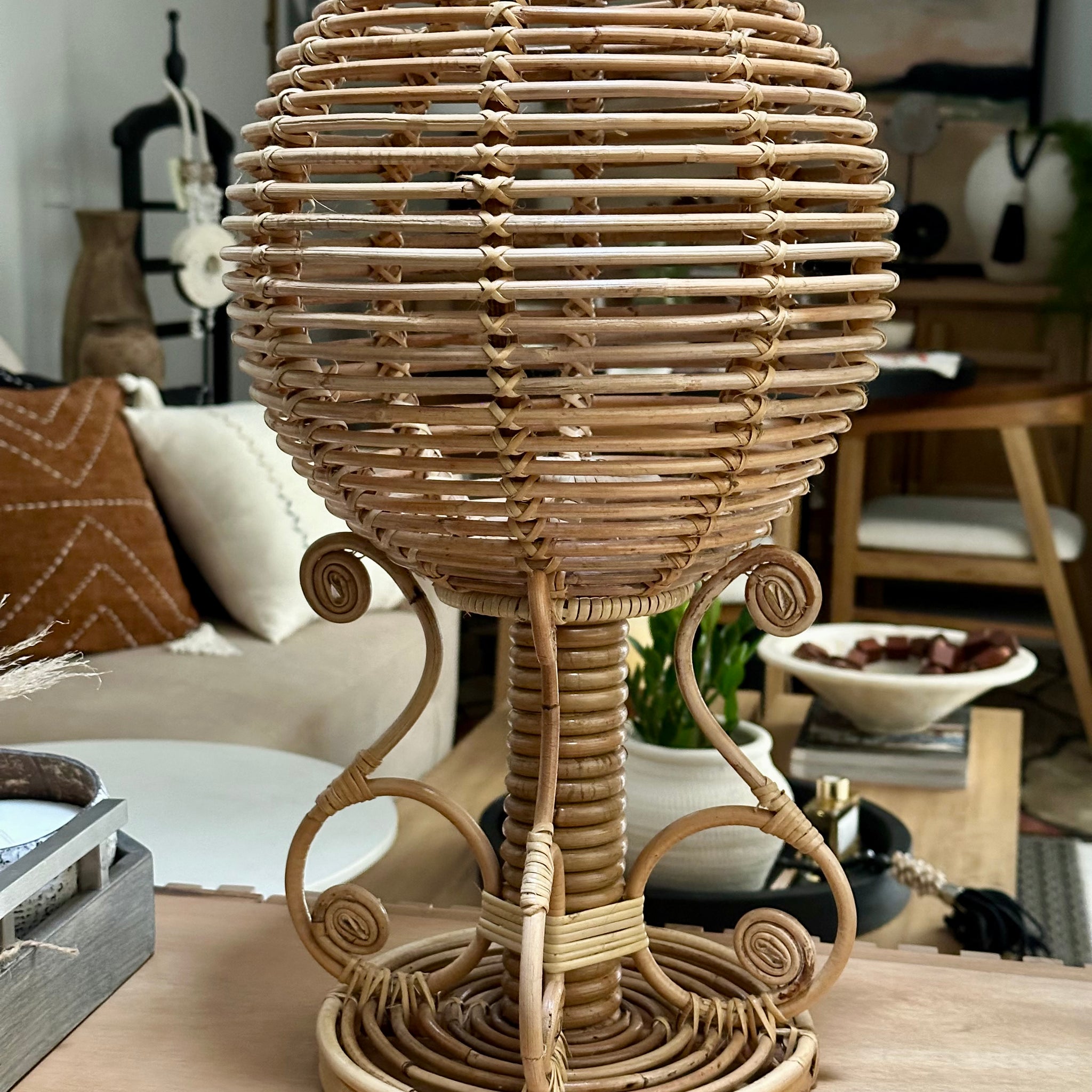 LAMPARA VELADOR DE MIMBRE