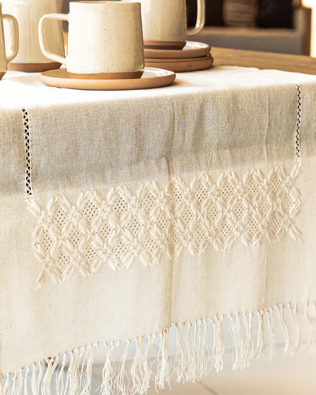 CANVAS ROAD AND AO PO'I - M