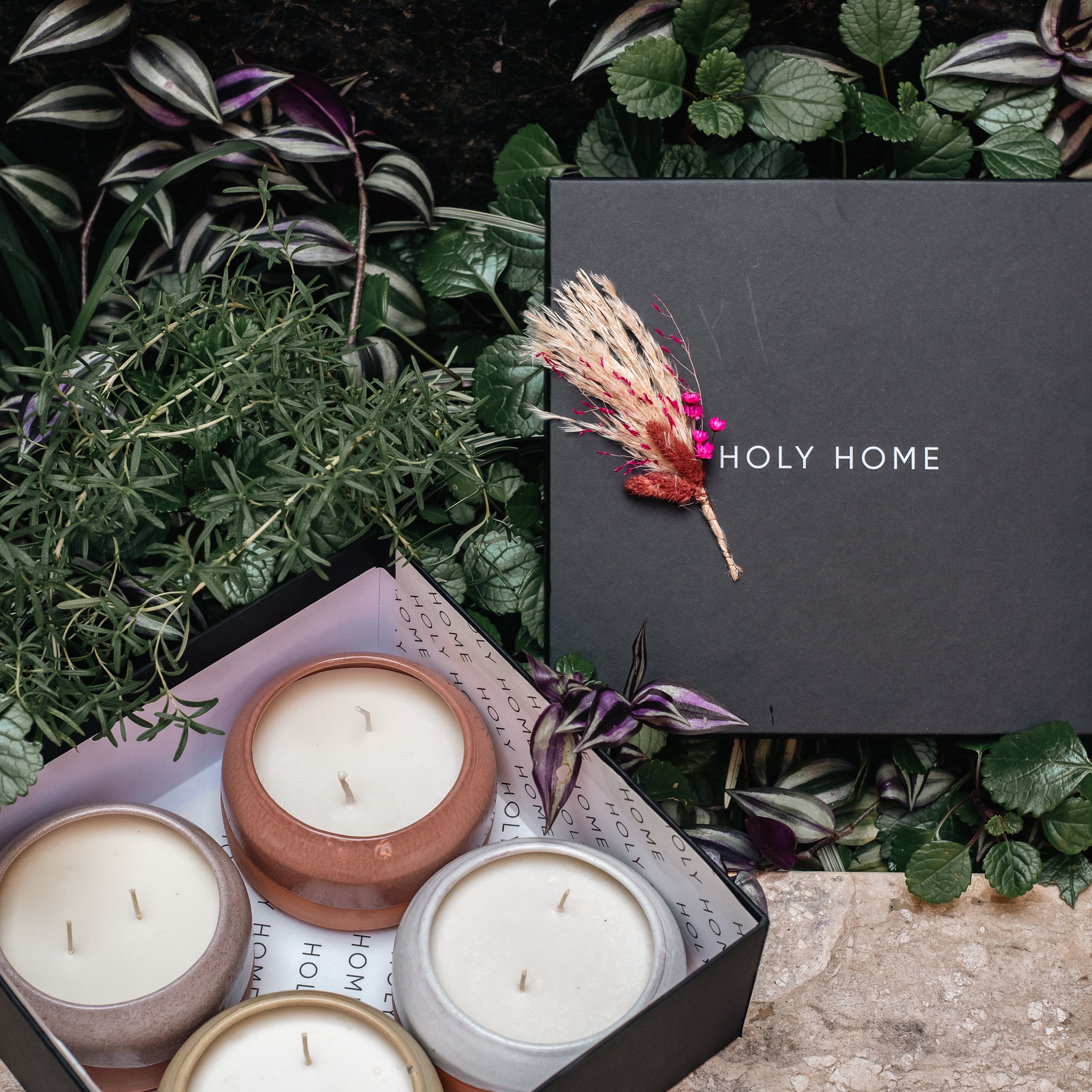 SECRET GARDEN BOX - 4 SCENTED CANDLES WITH NATURAL ESSENCES