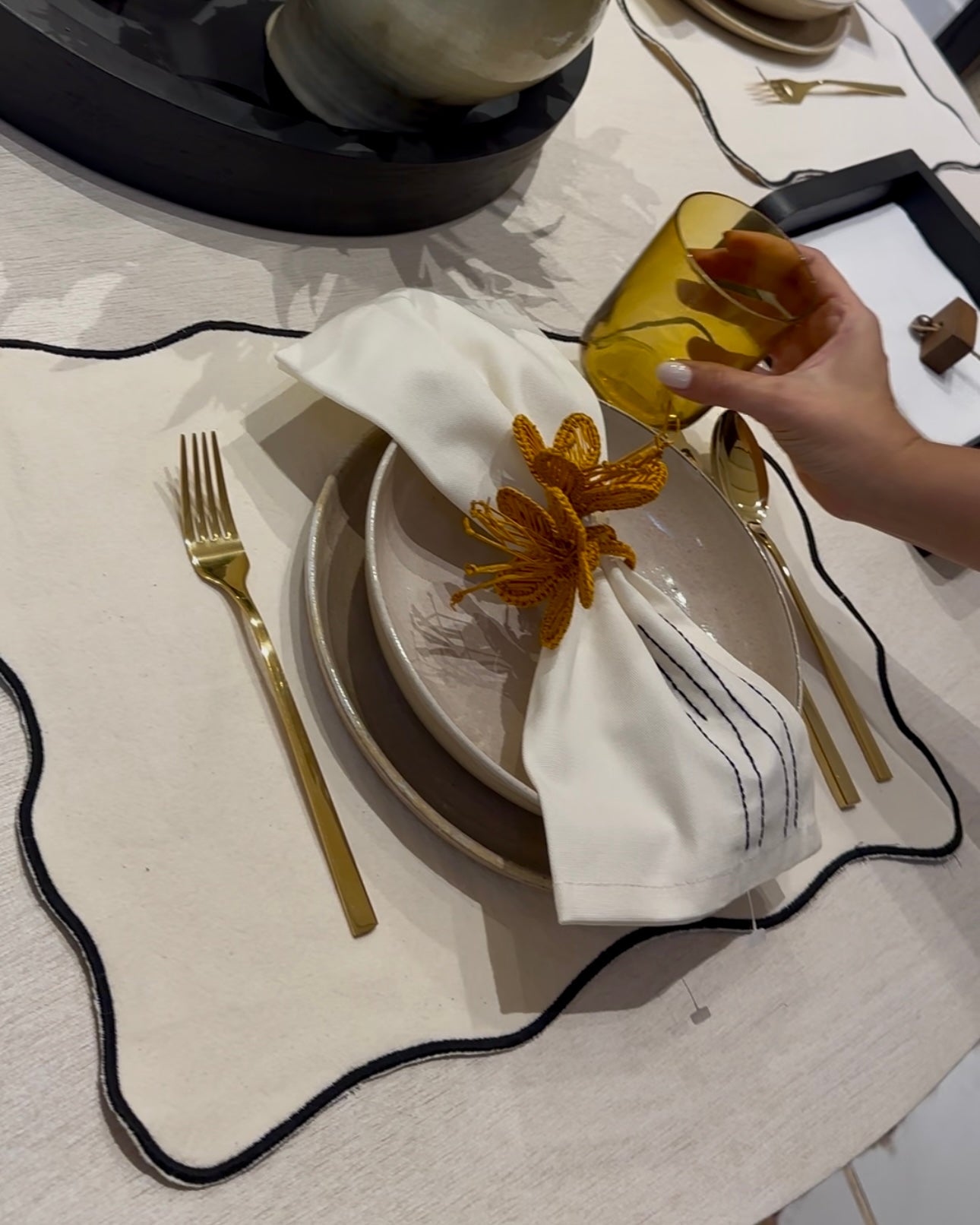 INDIVIDUAL RECTANGULAR ONDULADO MARCO NEGRO