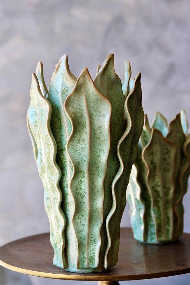 VESSELS TYPE VASES - SWORD LEAVES