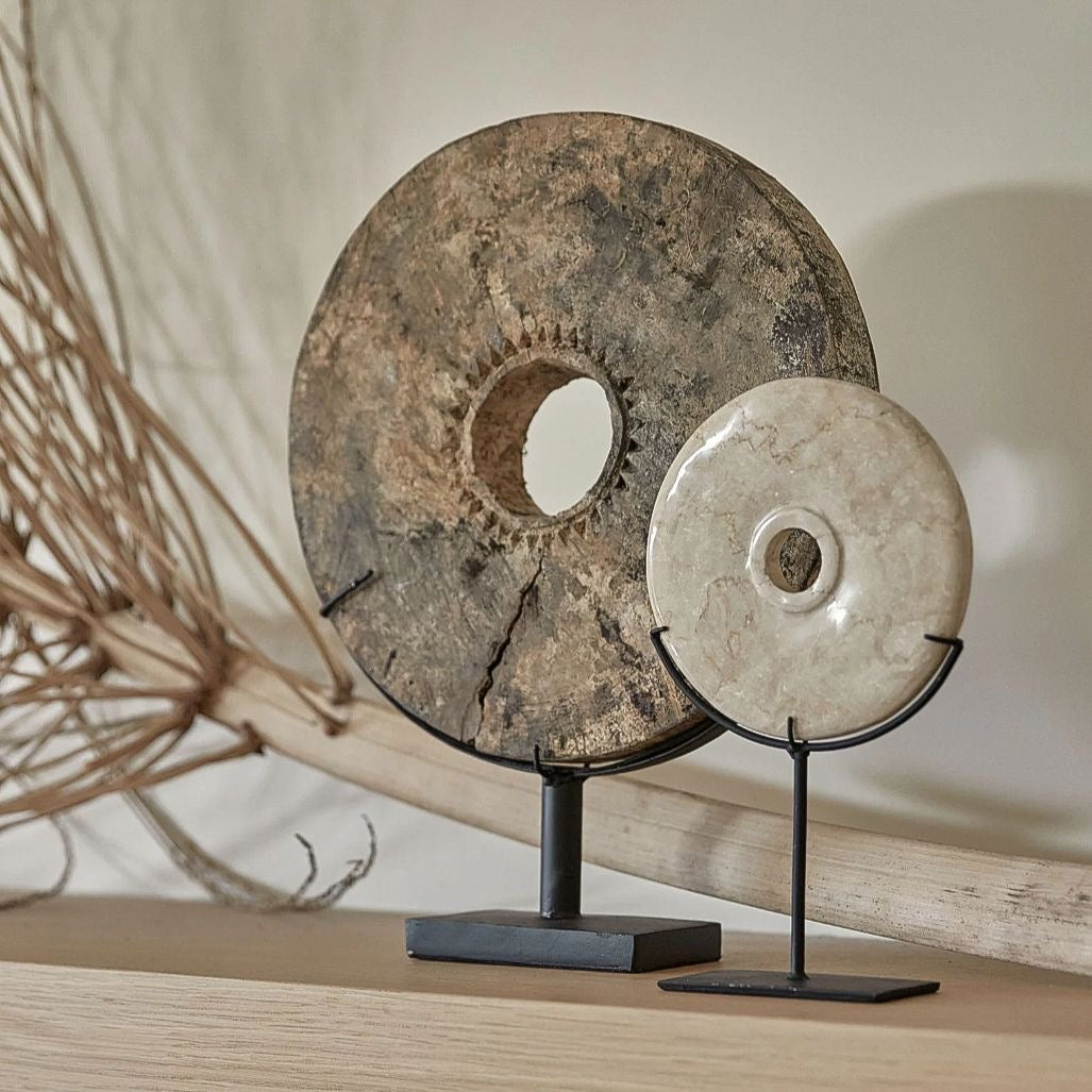 DISCO DE MÁRMOL PEQUEÑO CIRCULAR EN SOPORTE DE METAL