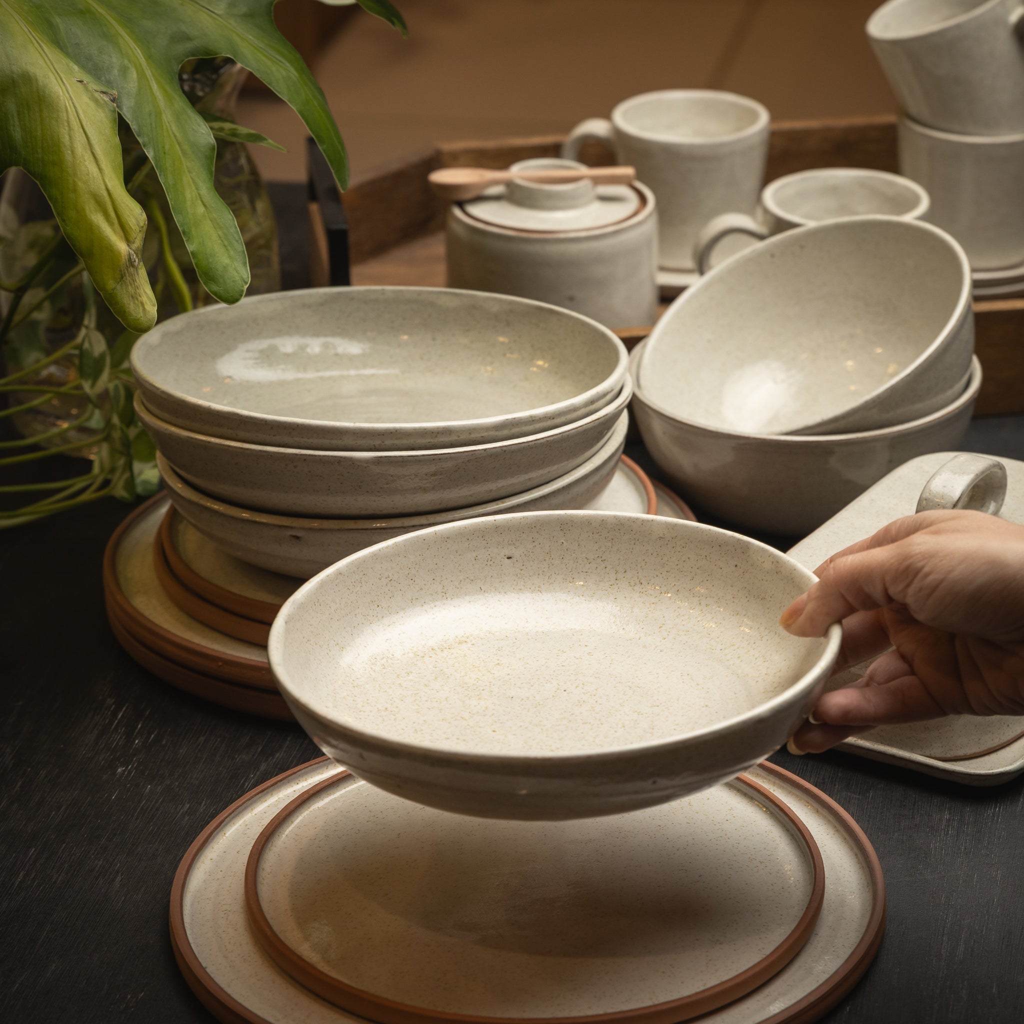 PLATO HONDO CERÁMICA ARTESANAL ARENA