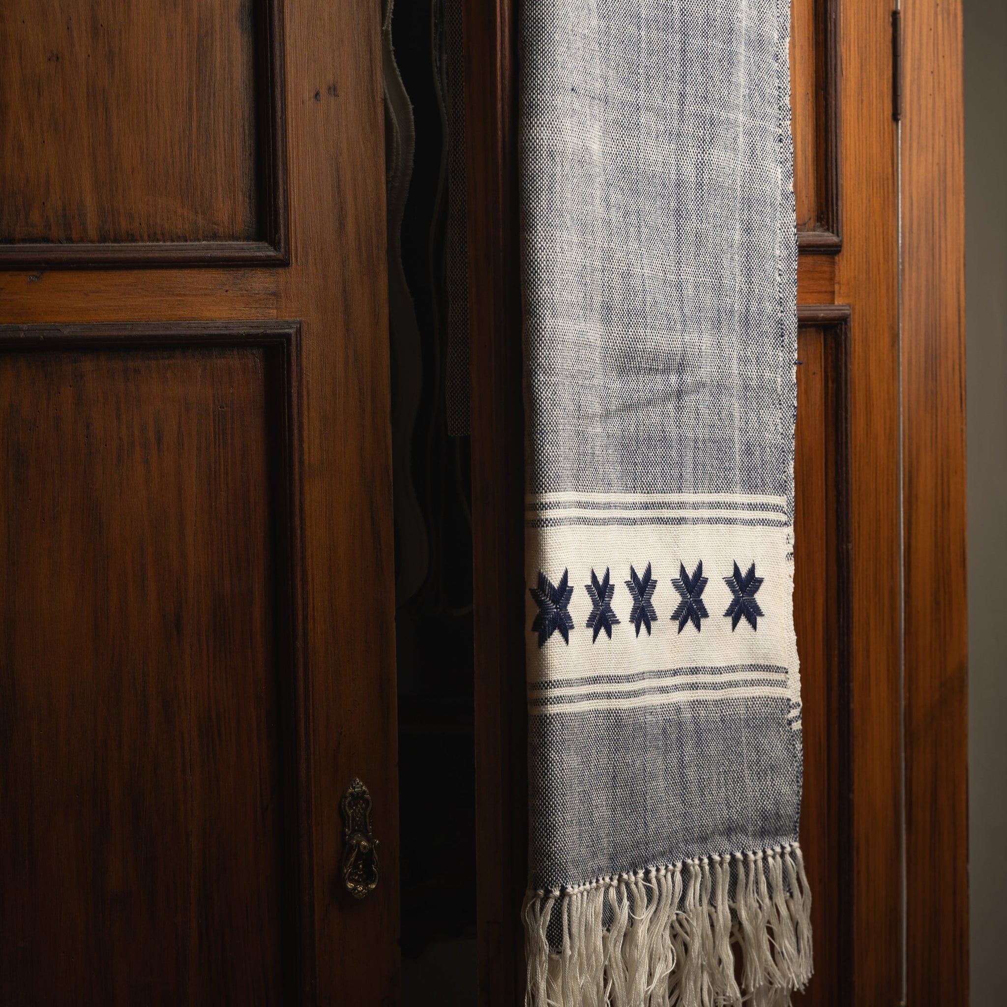 ROAD AND/OR BLANKET IN AUTHENTIC AO PO'I FABRIC EMBROIDERED STAR - G