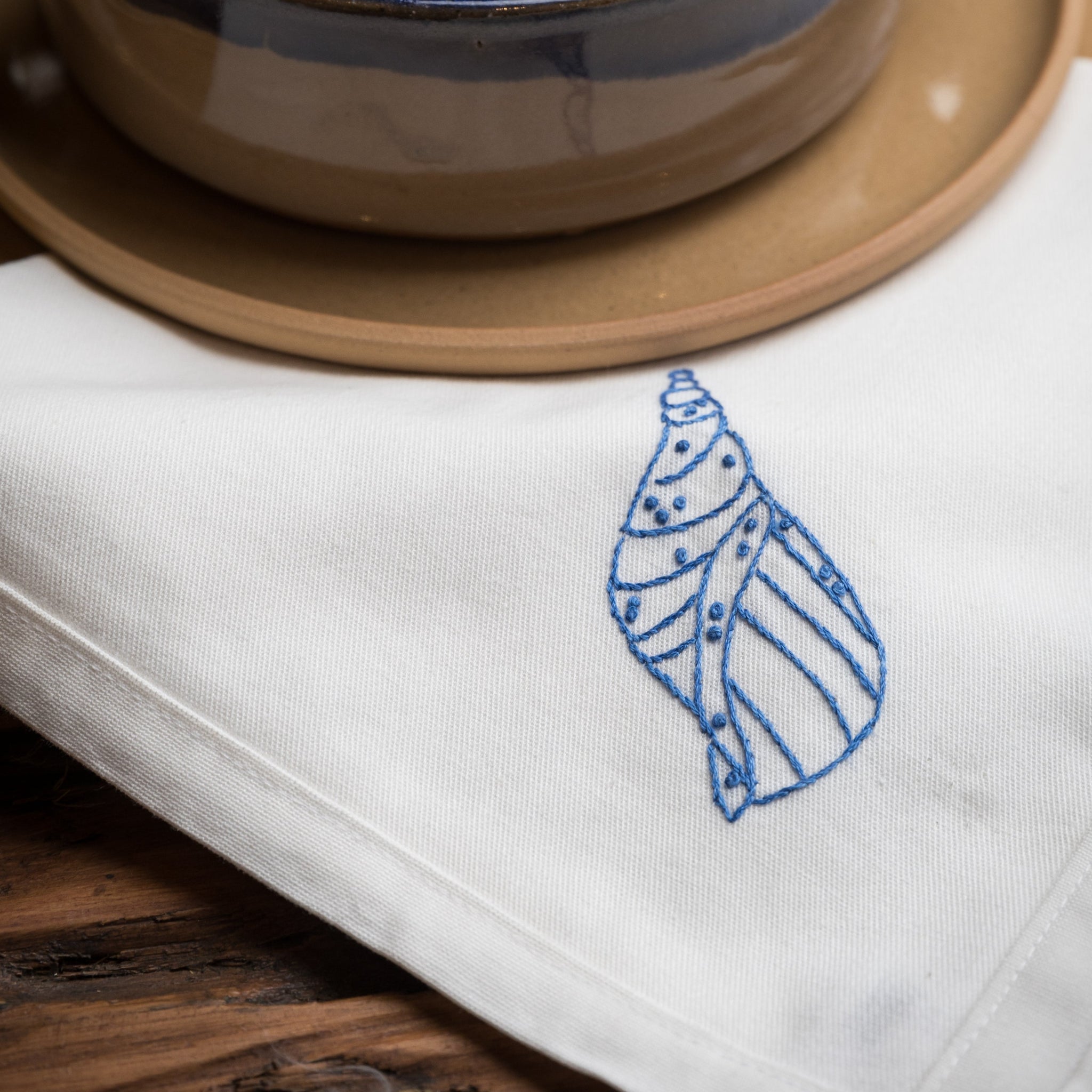 SERVILLETA DE ALGODÓN BORDADA A MANO - CARACOLES (PACK DE 4)