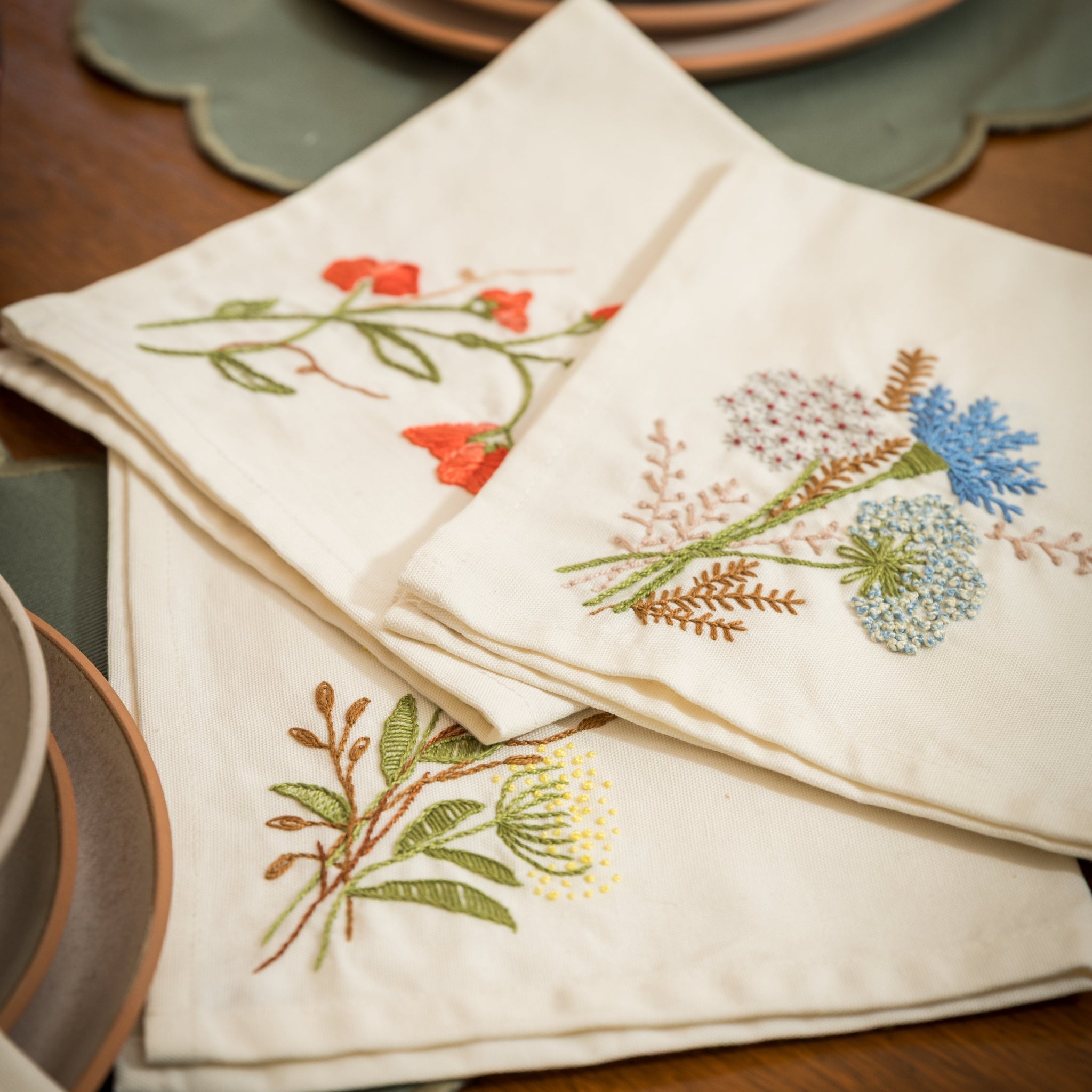 SERVILLETAS DE ALGODÓN BORDADAS FLORES (Set de 4)