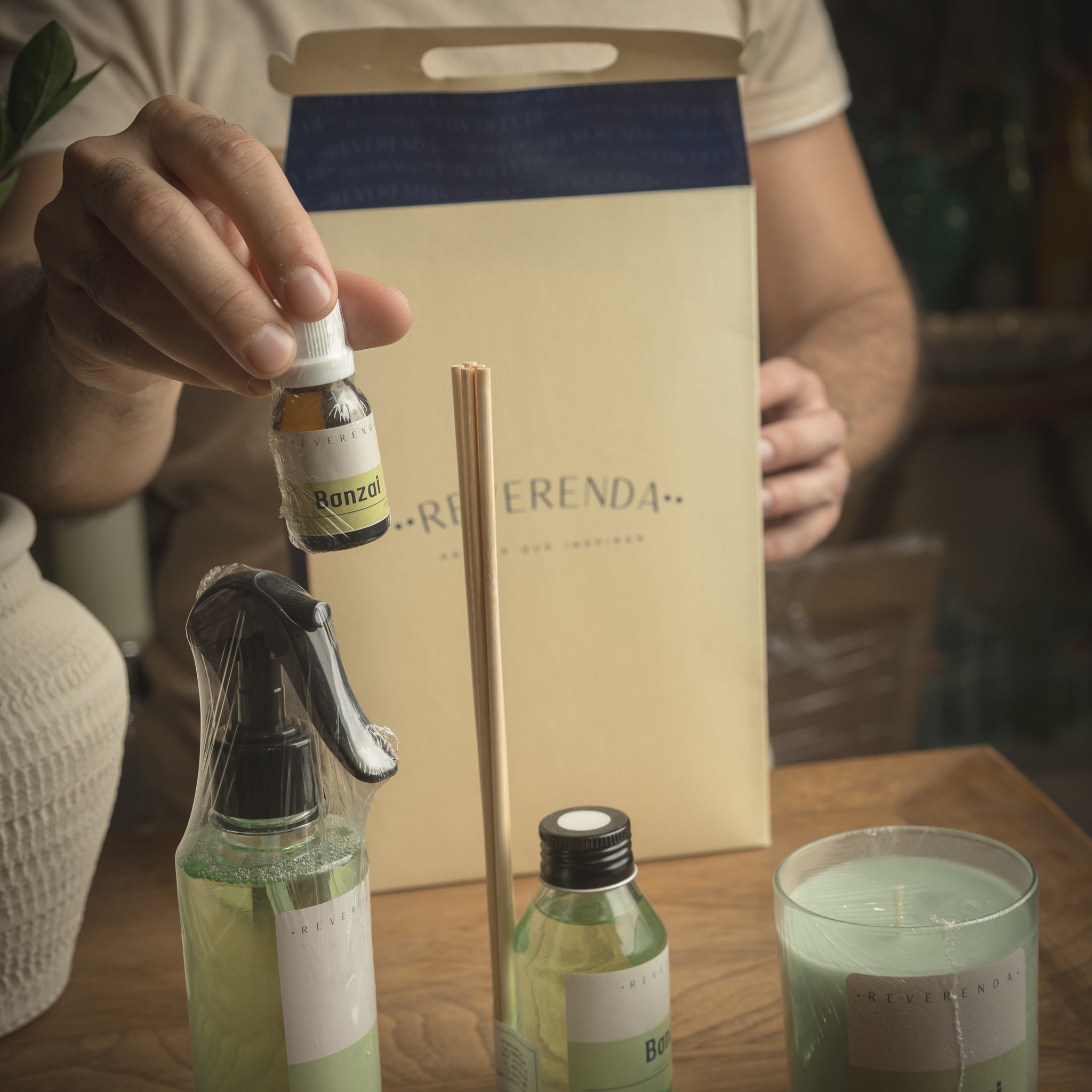 CAJA KIT REVERENDA ESSENTIALS